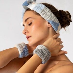 🩵🌸P.J. Salvage Soft Knit Headband and Wristband Spa Wash Set
